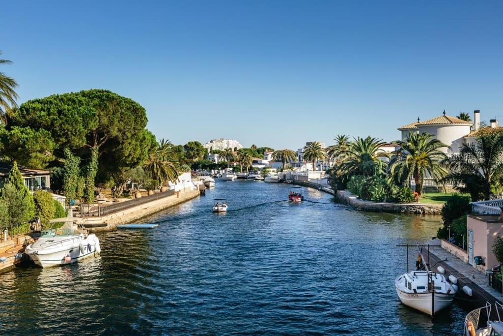 Lindo Apartamento Con Vistas Al Puerto Mistral Empuriabrava Exterior photo
